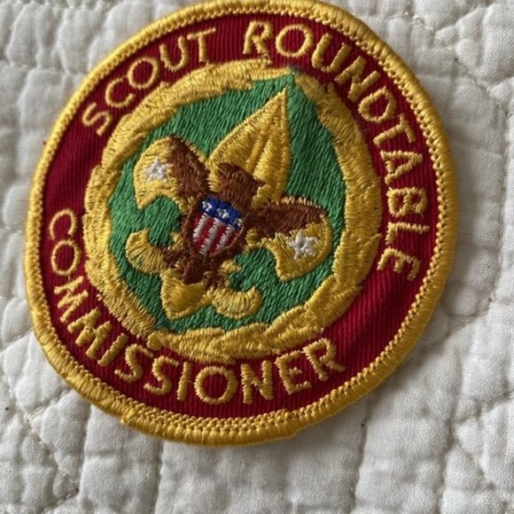 Boy Scout Round table Commissioner Badge Excellent Preowned Condition BS America - Picture 3 of 4